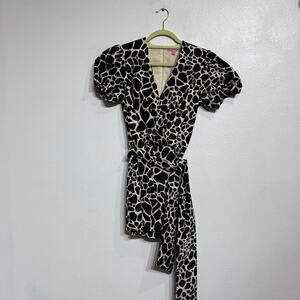 LDT Ellie Giraffe Print V-Neck Cap Puff Sleeve Romper Sz 2